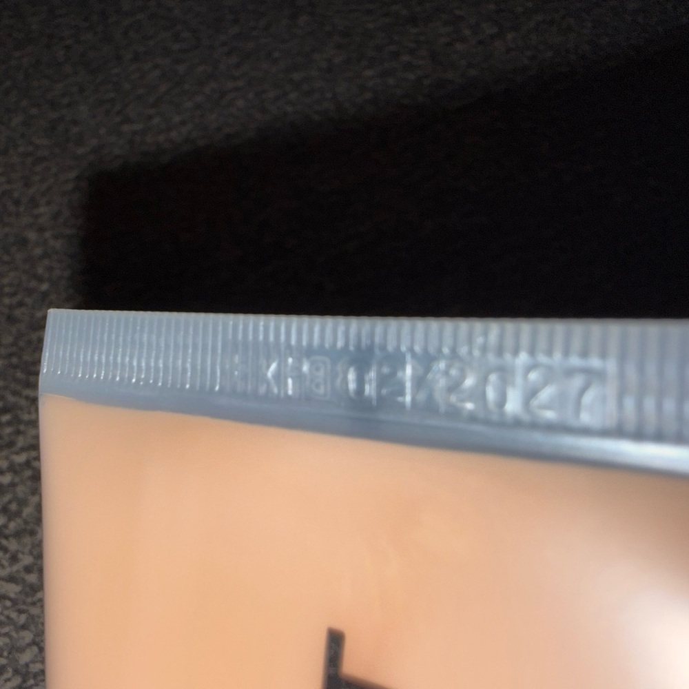 MERIT The Uniform Tinted Mineral Sunscreen - Cream color 28 - Picture 12 of 13